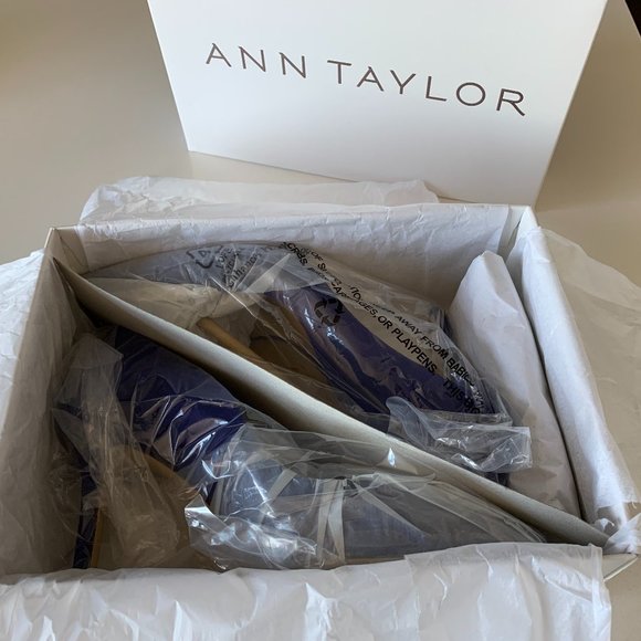 Ann Taylor Suede Pumps in Royal Blue, 3.5" heel, Sz 8 I Like Princess Kate !! - Picture 9 of 9